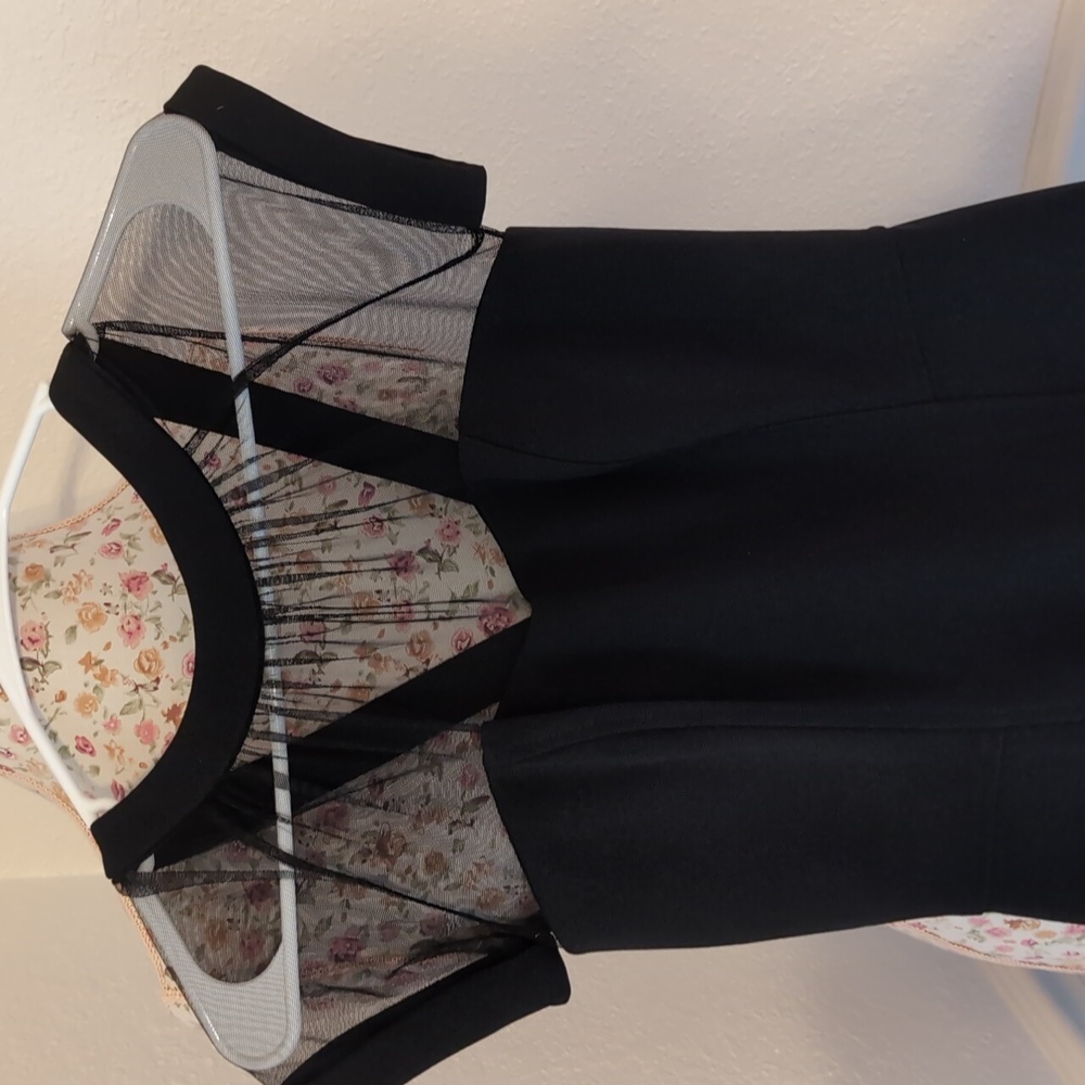 Elegant Black Sheath Dress - Picture 4 of 7
